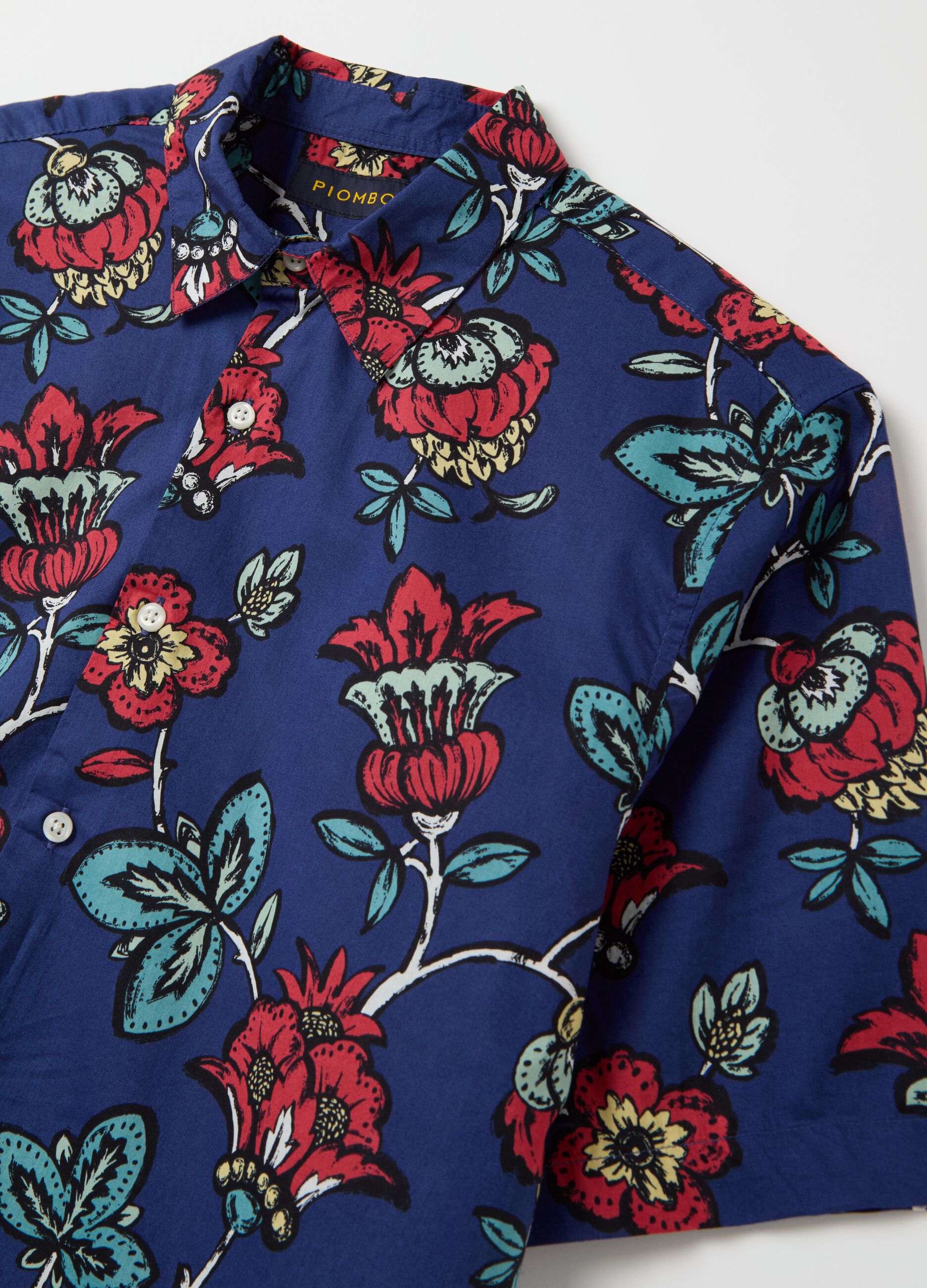 Short-sleeved shirt with floral print