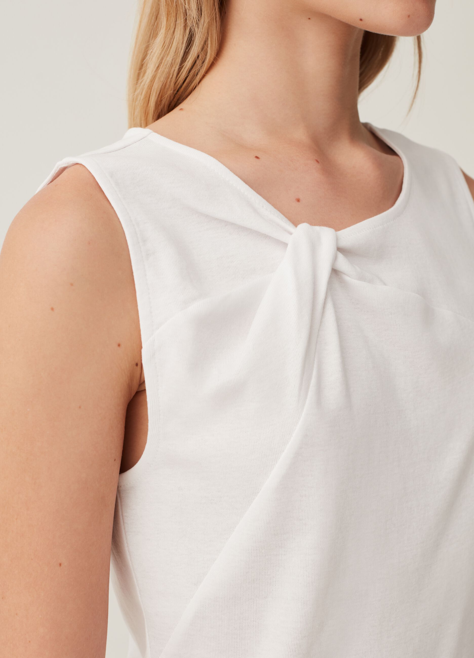 Tank top girocollo con nodo_3