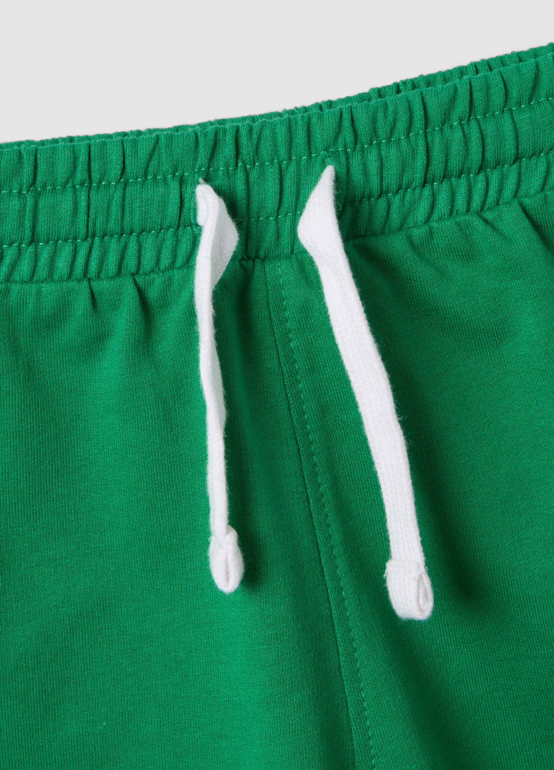Completo bianco e verde in puro cotone con top e shorts per bimbo regular fit
