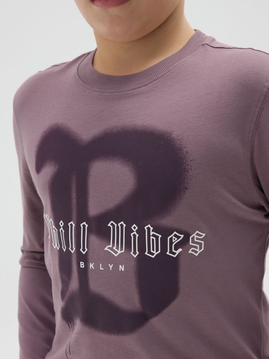 Maglietta da ragazzo in puro cotone viola vestibilità over_2