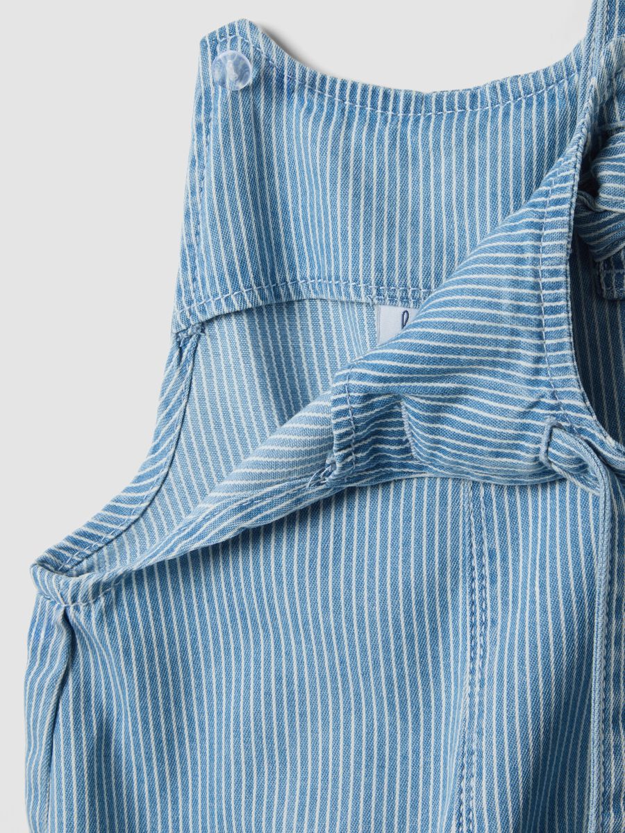 Salopette denim in misto cotone e lyocell con ricami da bimba_3