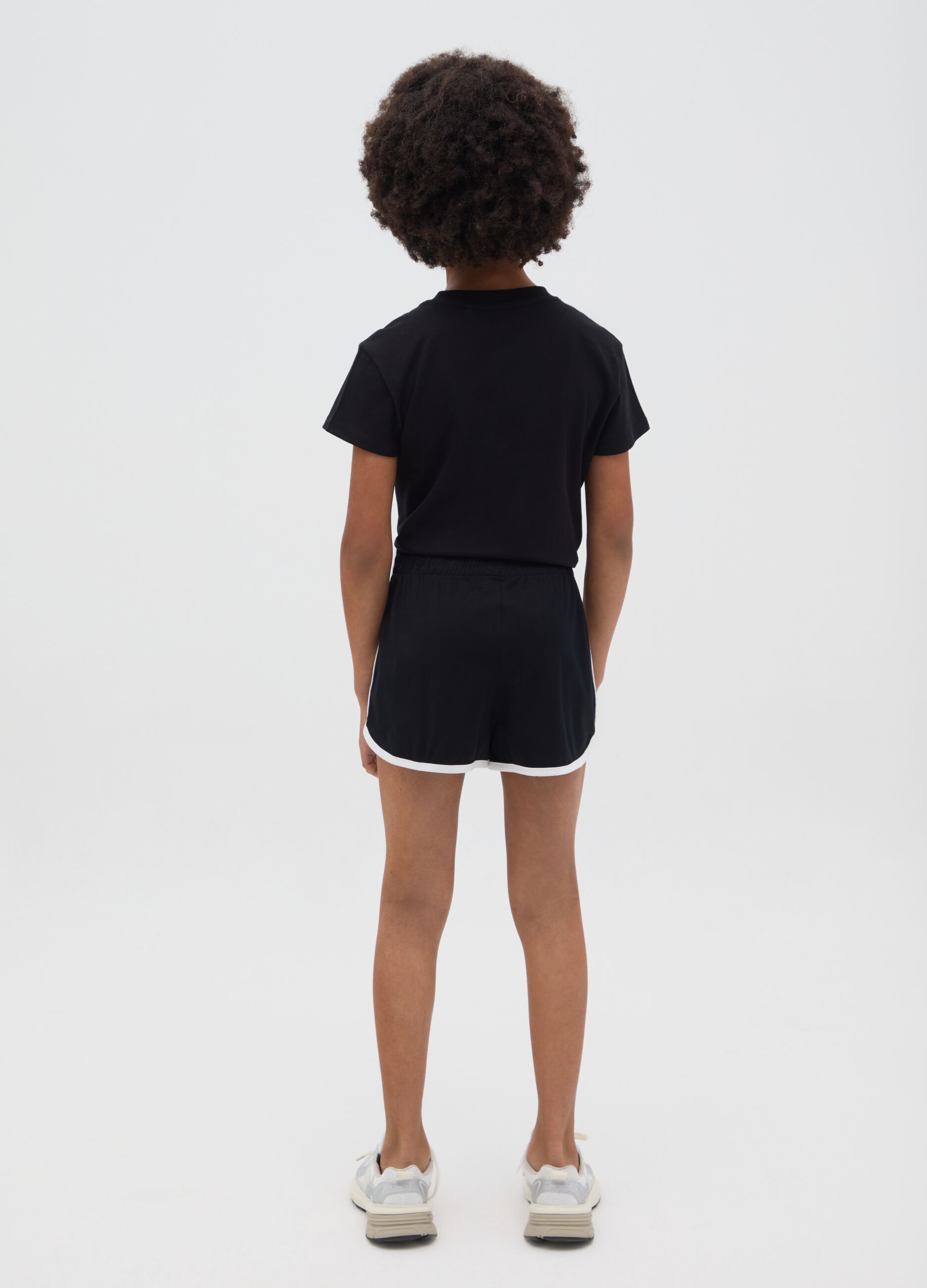 Black shorts in 100% cotton with contrasting trims