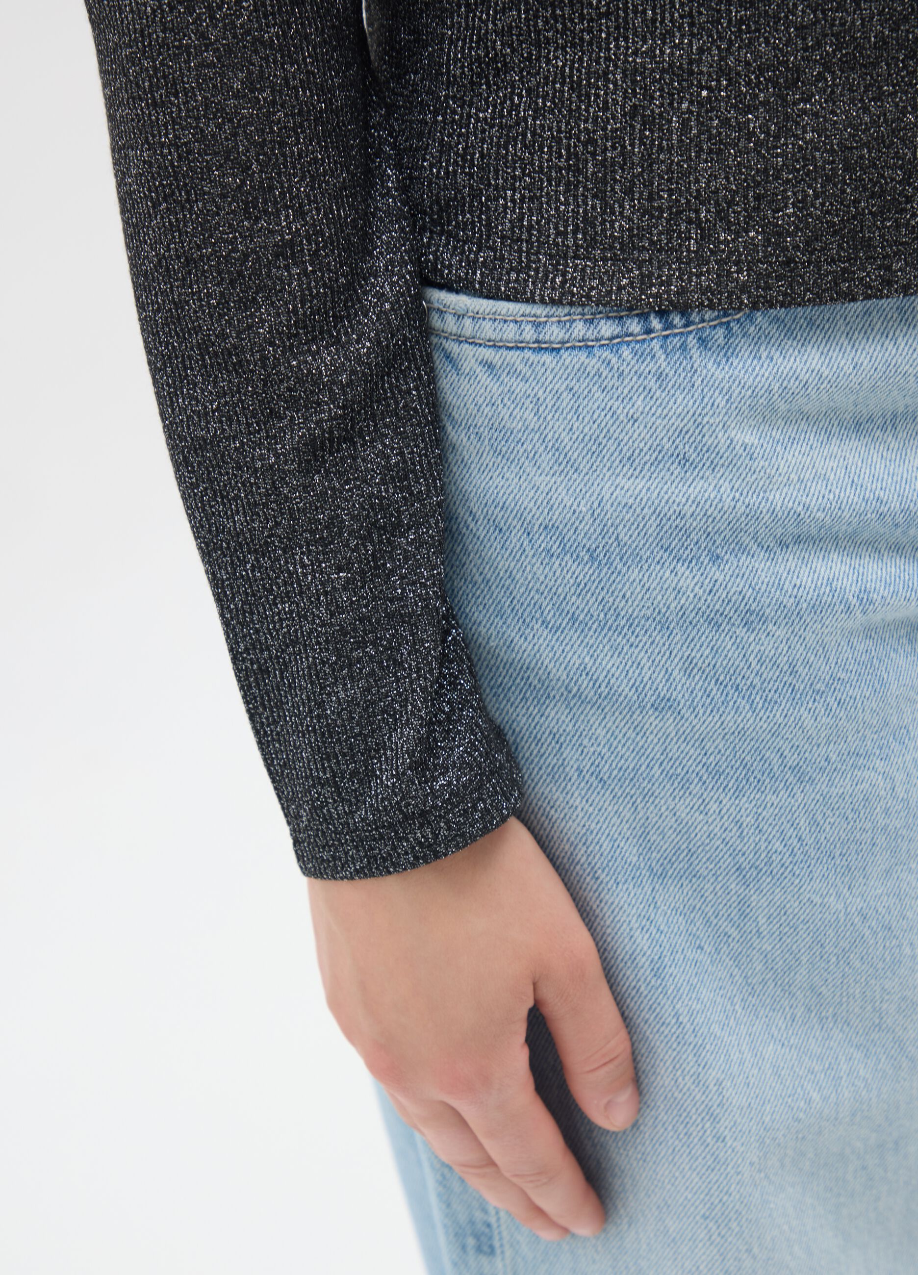 Grey long-sleeve shirt