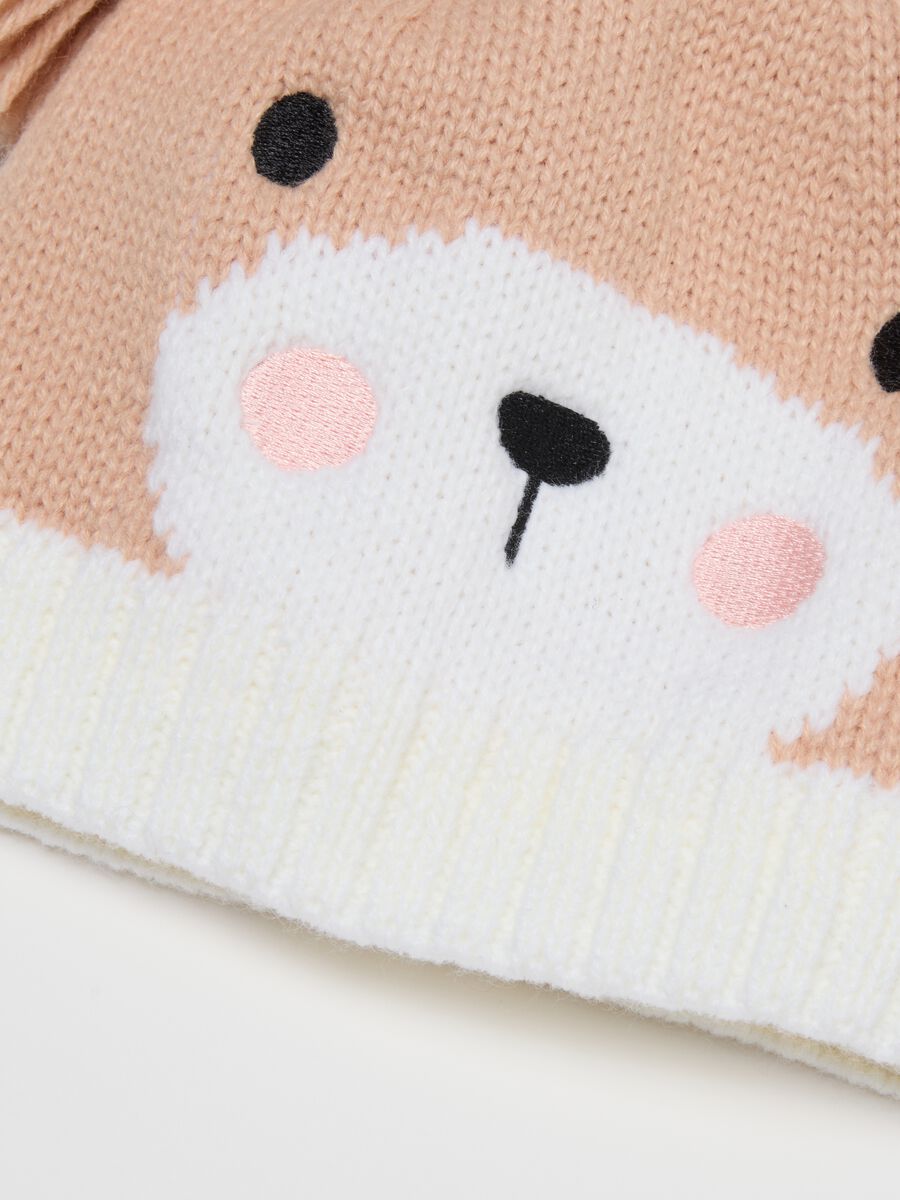 Beige girl's hat with pom pom_1