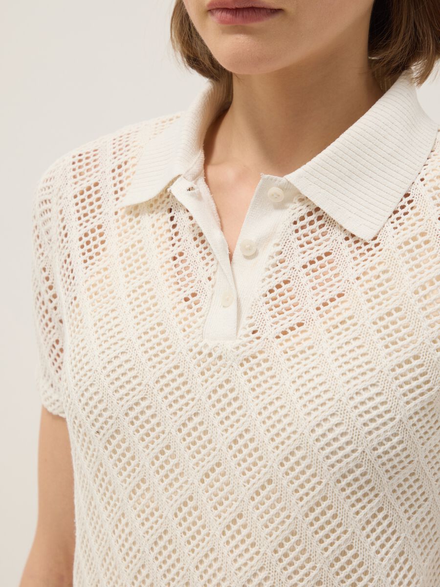 White regular fit polo with mesh texture_3