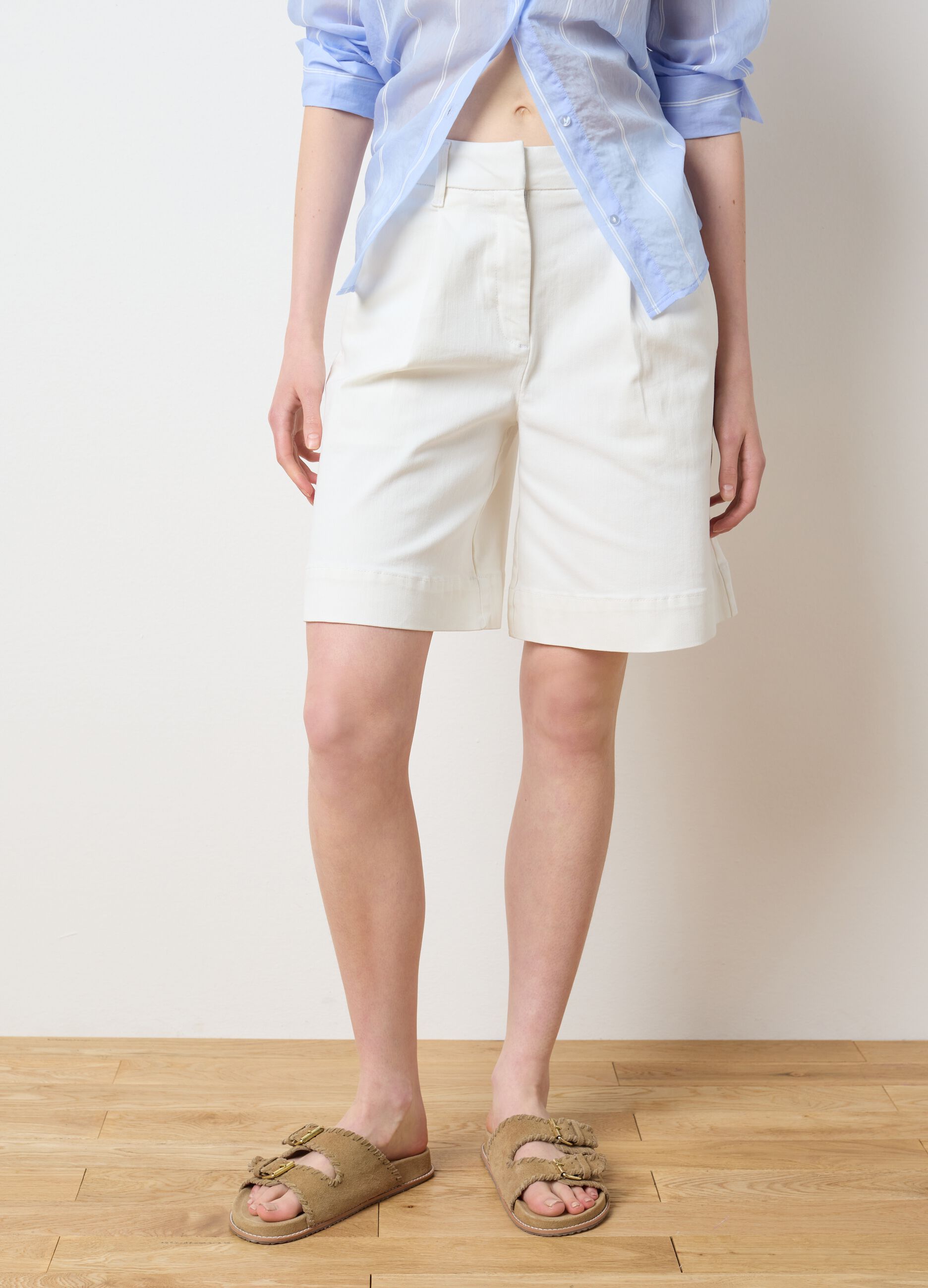 Shorts da donna in denim bianco wide leg
