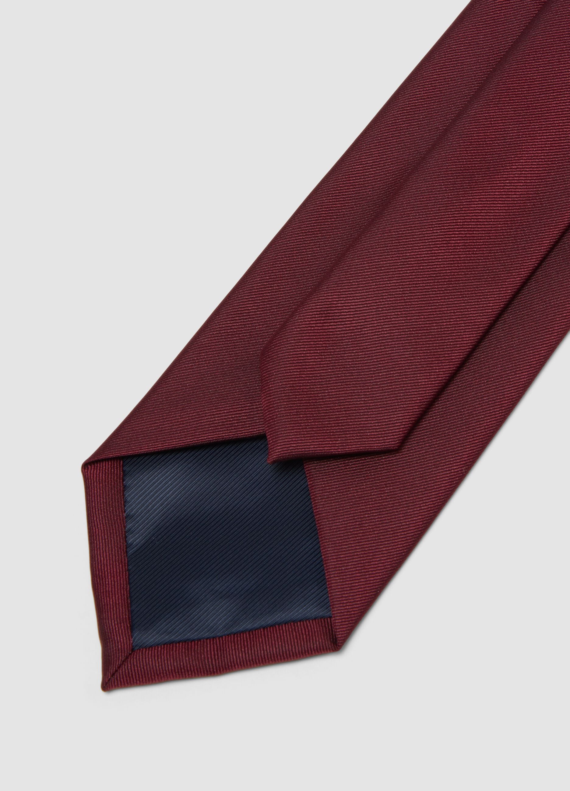 Burgundy red tie with 7.5 cm blade