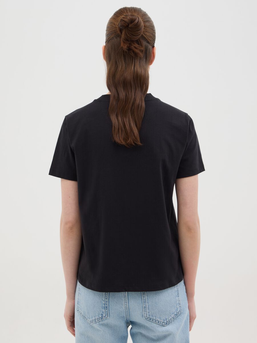 Black T-shirt in cotton with diamanté cherries_3