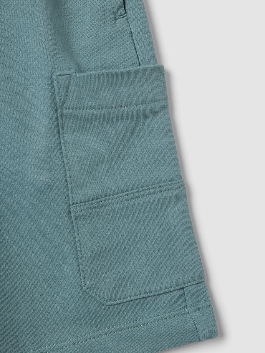 Completo azzurro in puro cotone con top e shorts_3