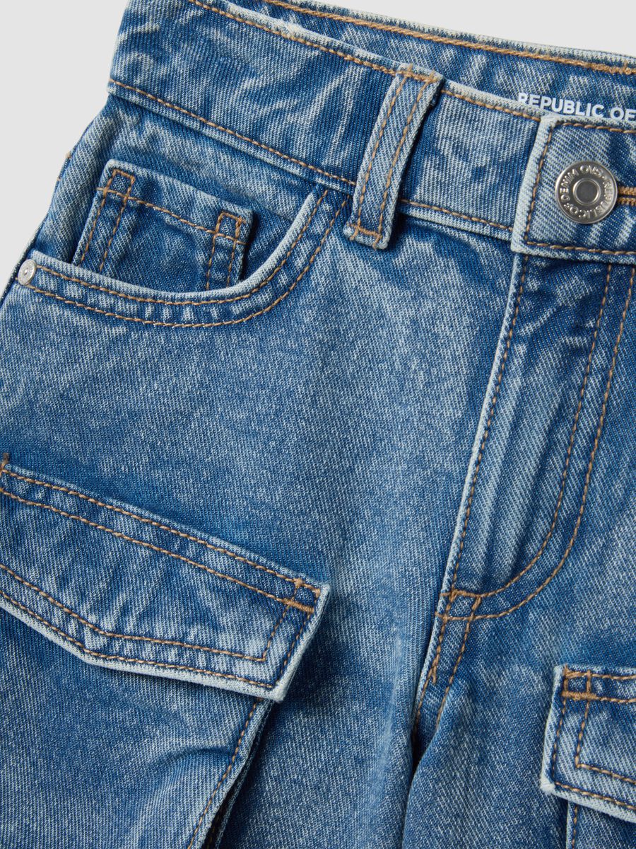 Girls&rsquo; blue denim cotton cargo shorts with wide-leg fit_2