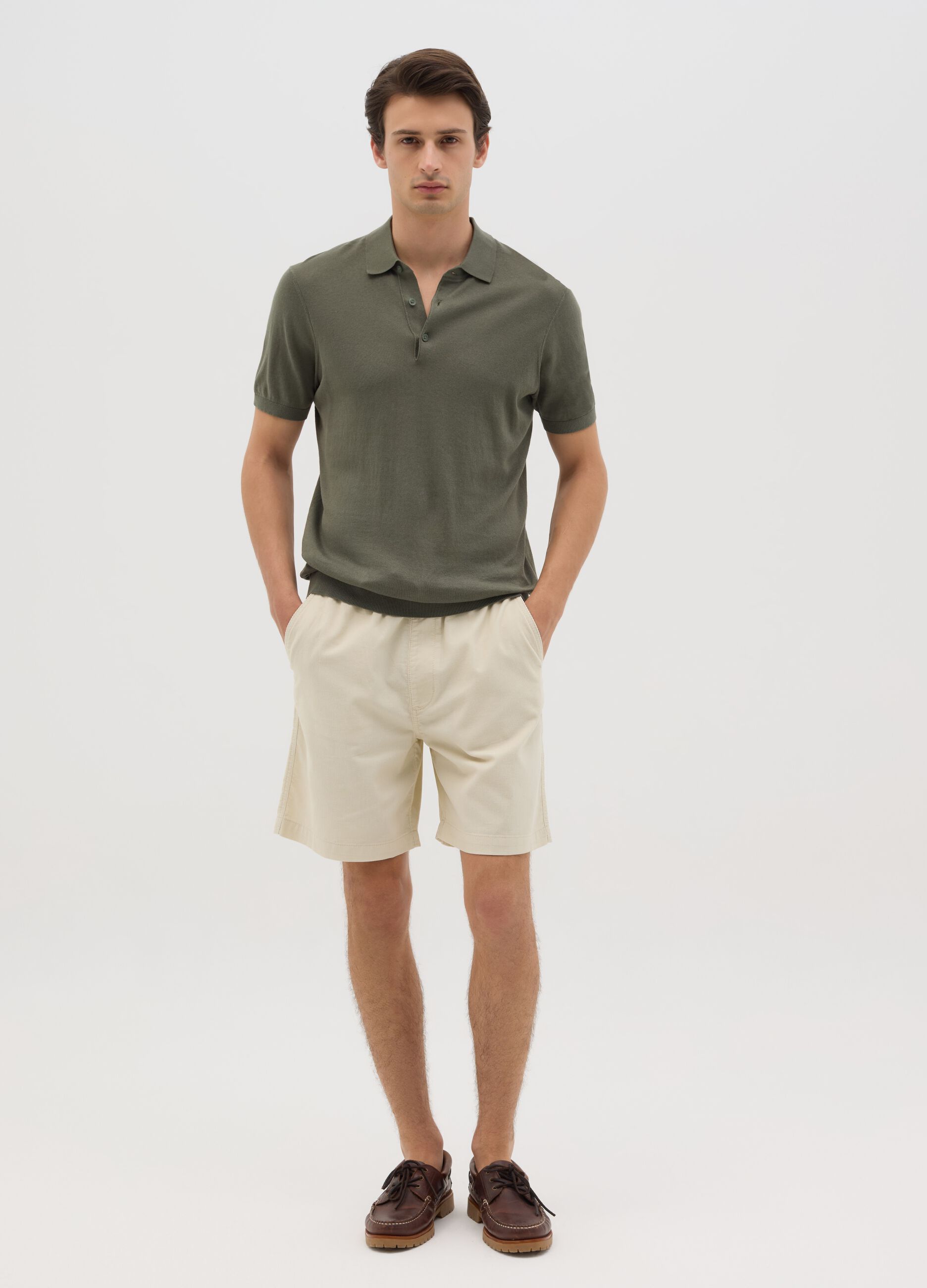 Cream-coloured corduroy Bermudas