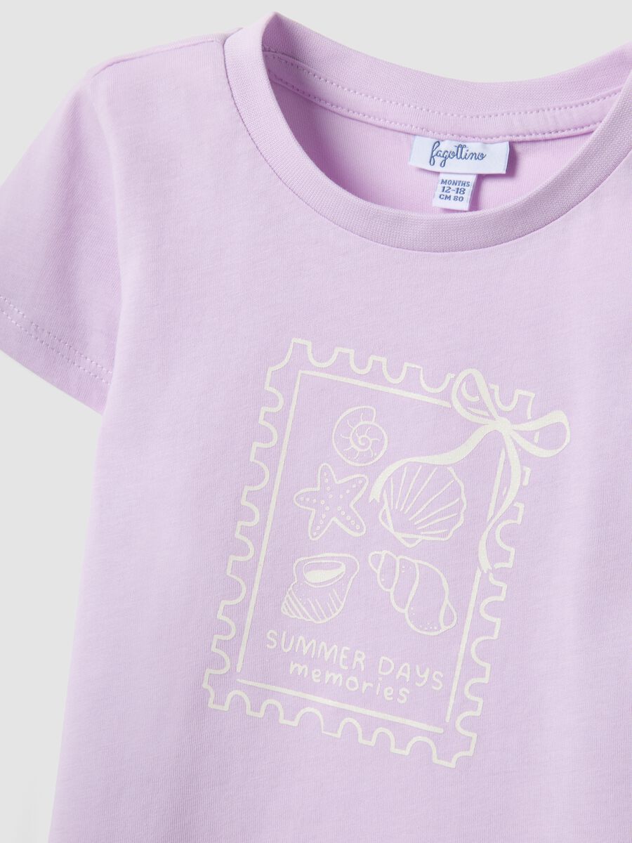 Purple organic cotton girls&rsquo; T-shirt with seaside print_2