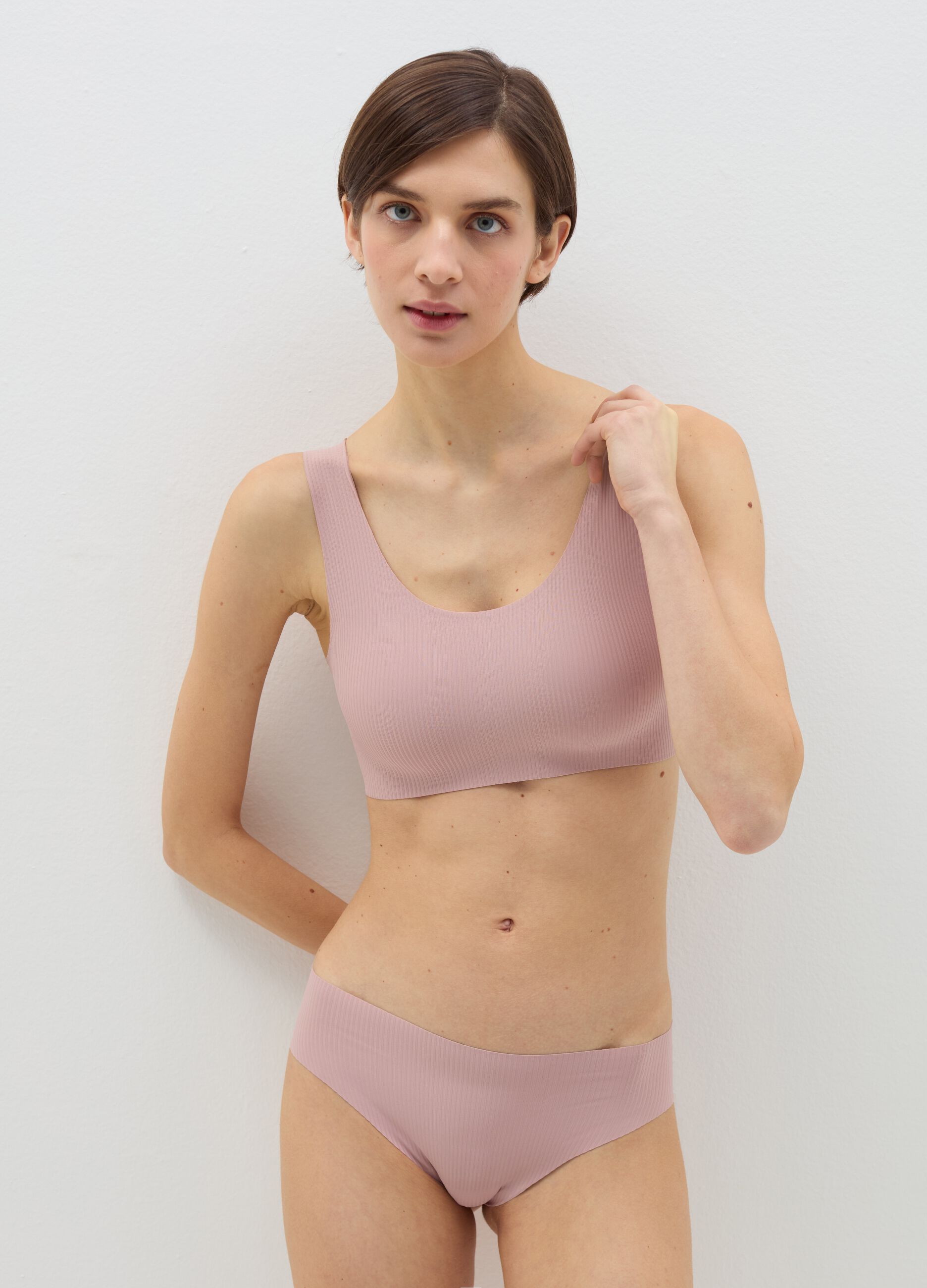 Seam-free ribbed briefs