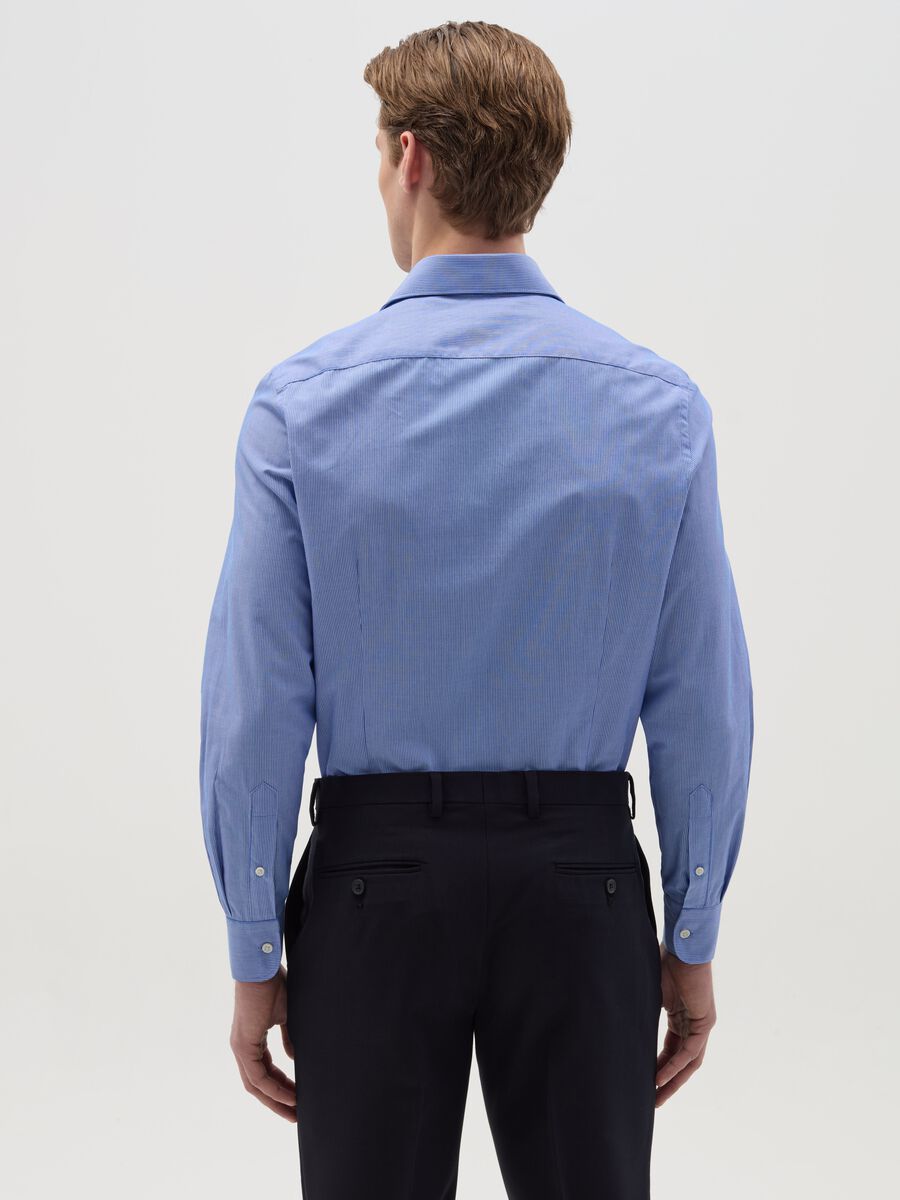 Slim-fit easy-iron shirt with thin stripes_1