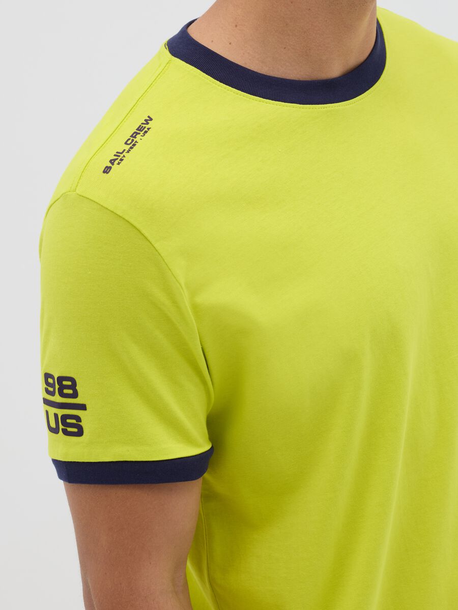 Yellow T-shirt with contrasting details_2