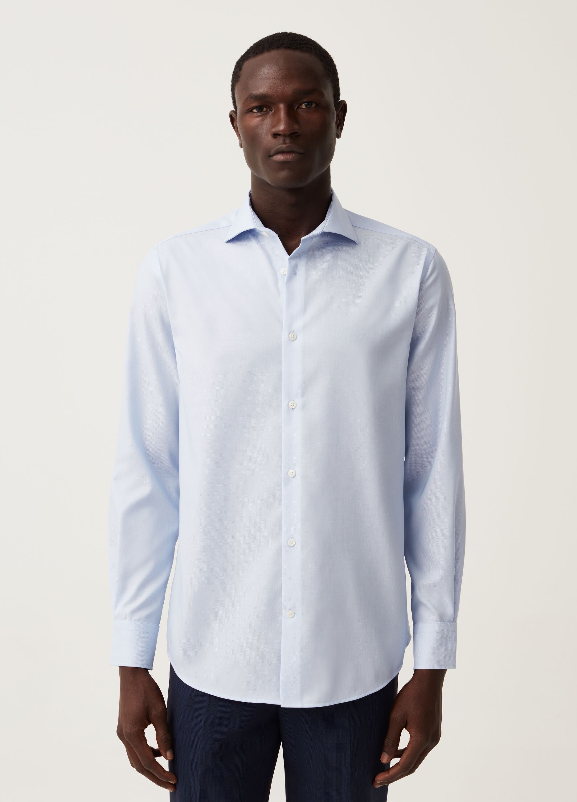 Regular-fit no-iron shirt in solid colour cotton