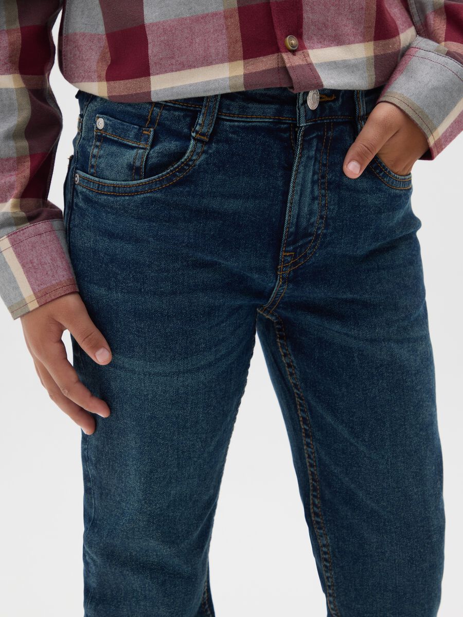 Jeans da ragazzo in denim blu regular fit_3