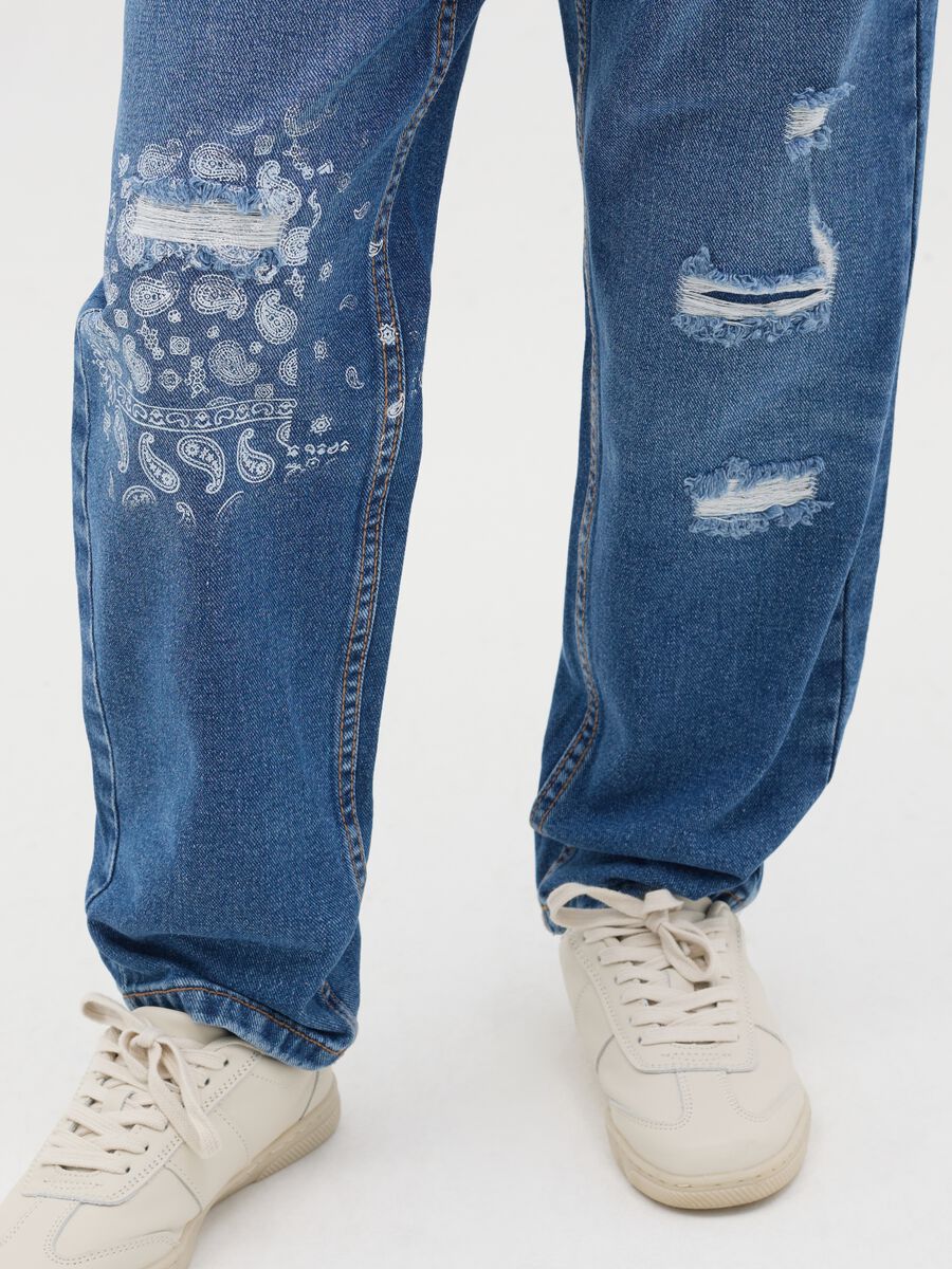 Relaxed-fit jeans with abrasions_3