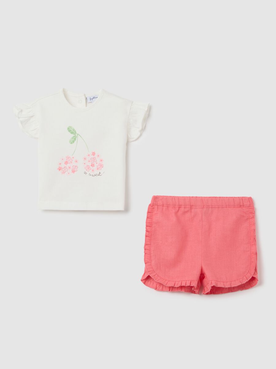 Baby set with t-shirt and ruffled shorts_0