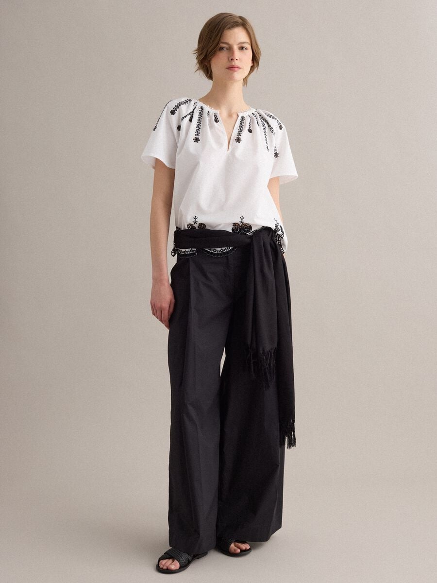 Camicia bianca in puro cotone con ricami_2