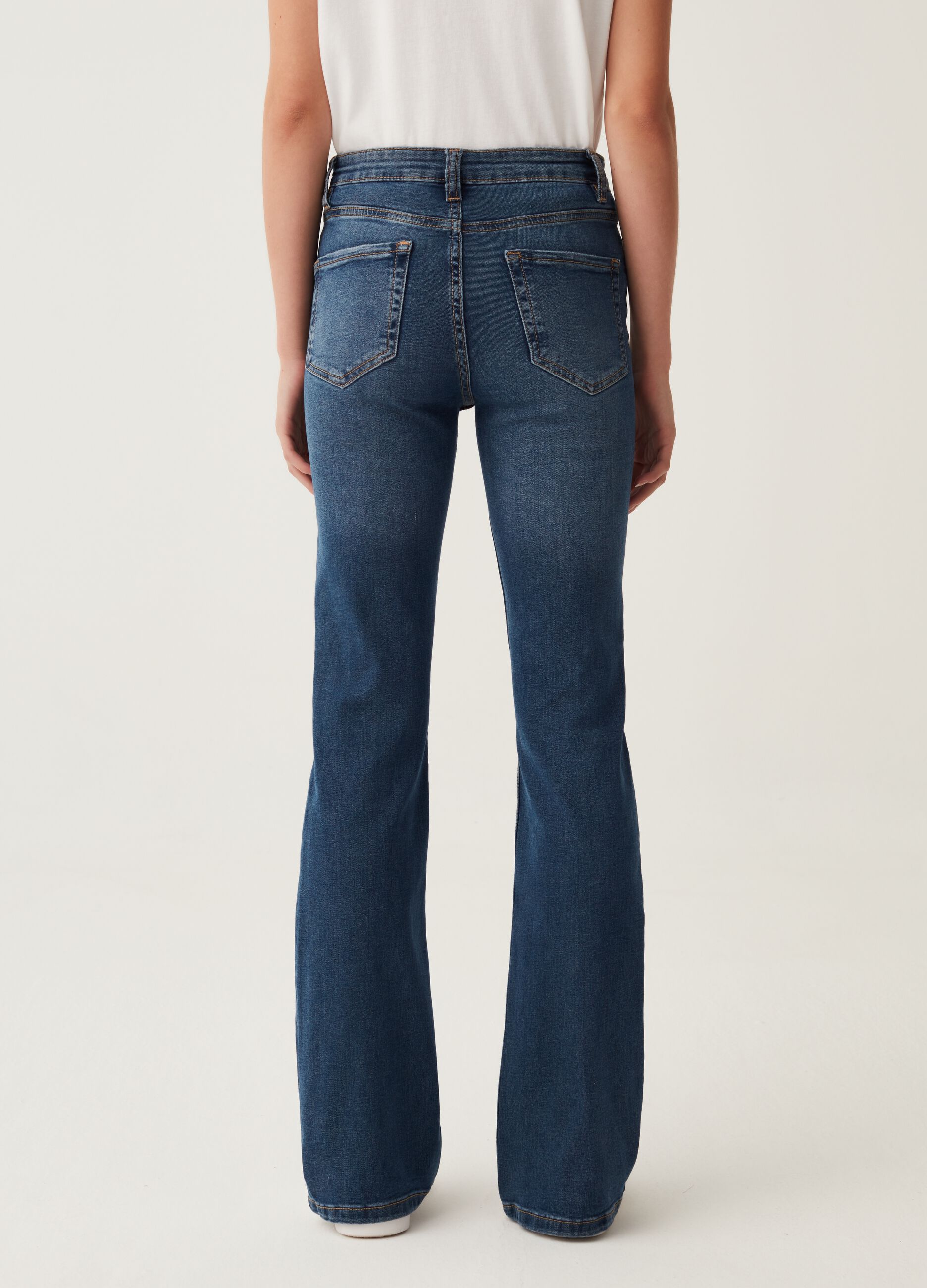 Jeans flare fit a vita alta con scoloriture_2
