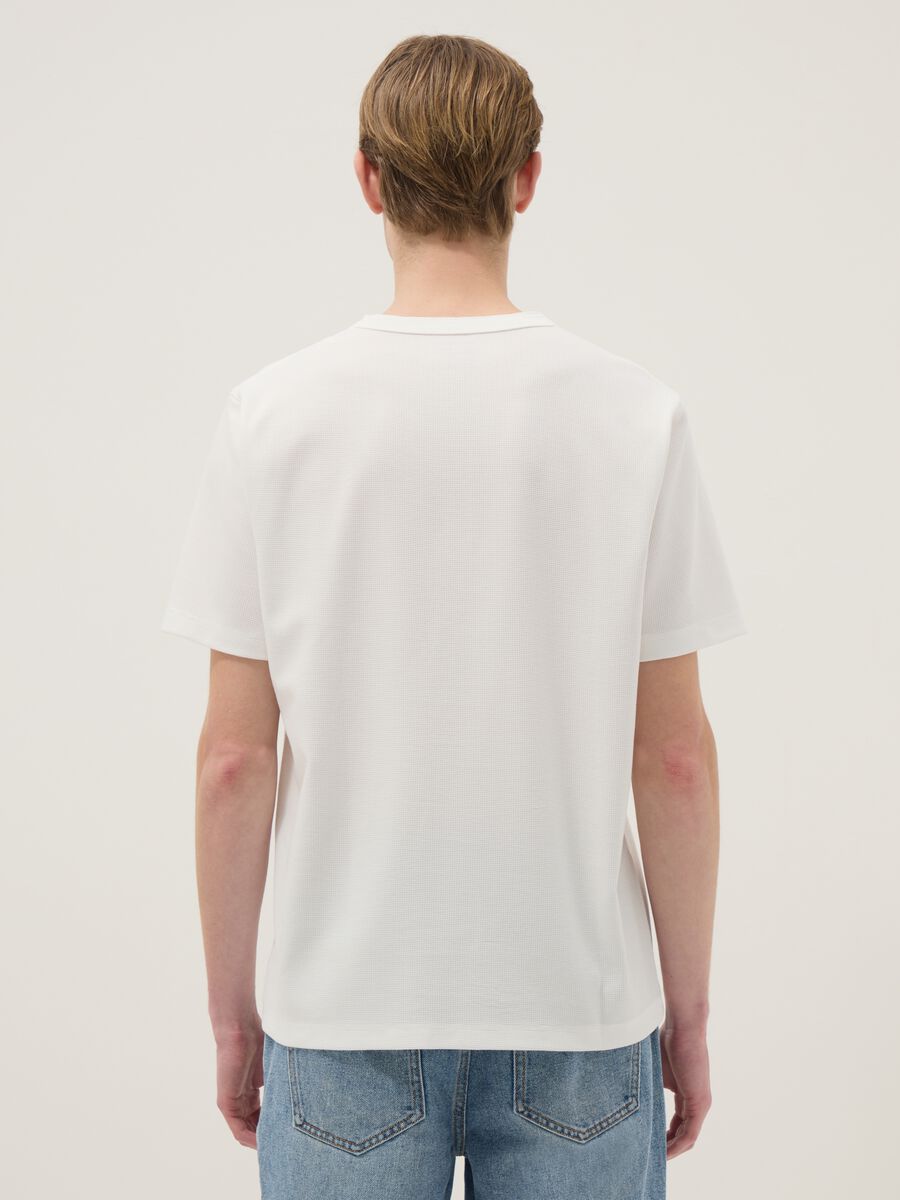 White short sleeve T-shirt regular fit with henley collar_2