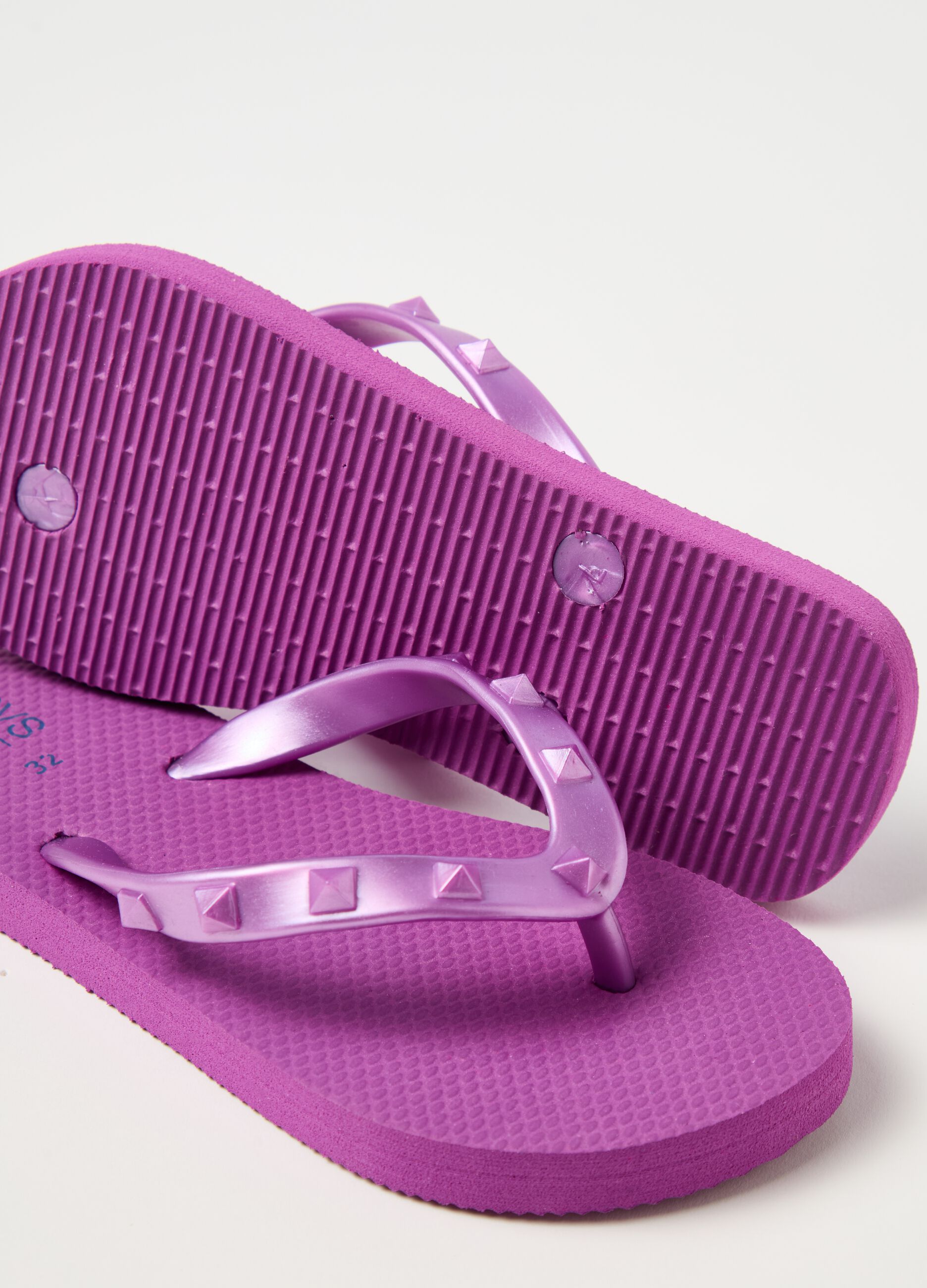 Thong sandals with studs