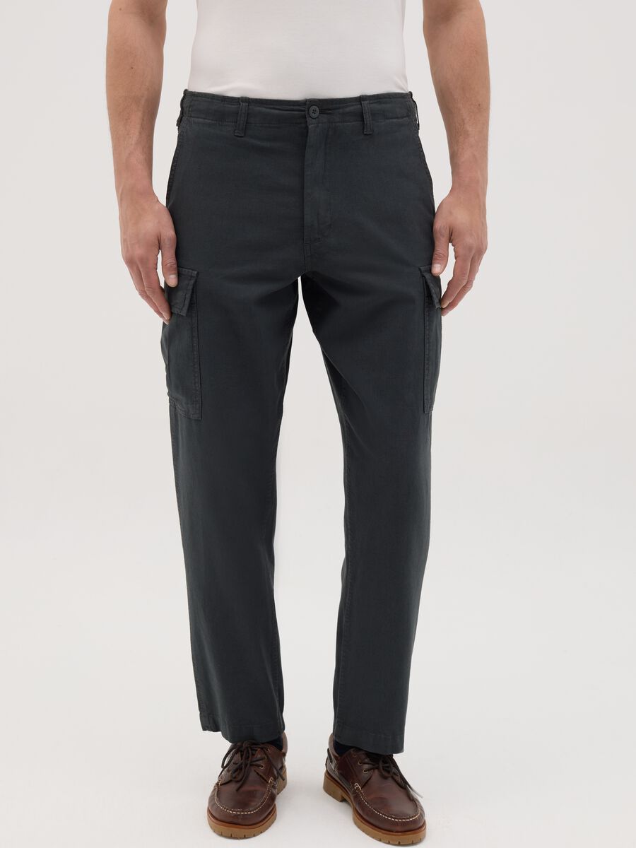 Green cargo trousers in linen and cotton_1