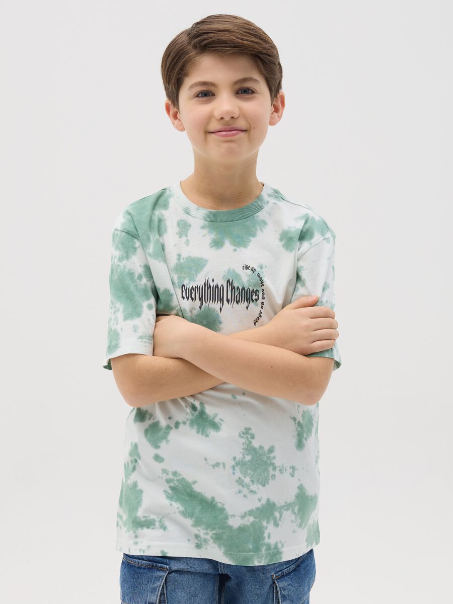 Tie-dye T-shirt with printed lettering_0