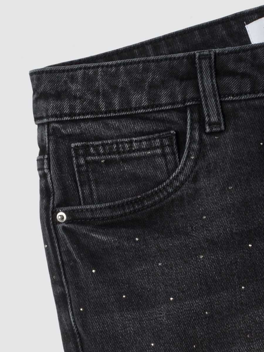 Jeans neri bootcut in cotone elasticizzato con strass_1