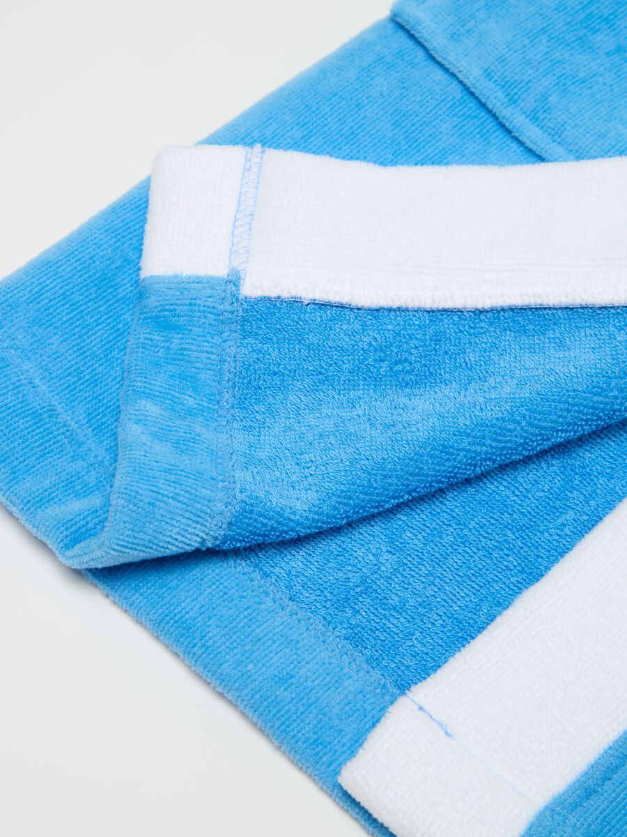 Bathrobe with contrasting edging_3