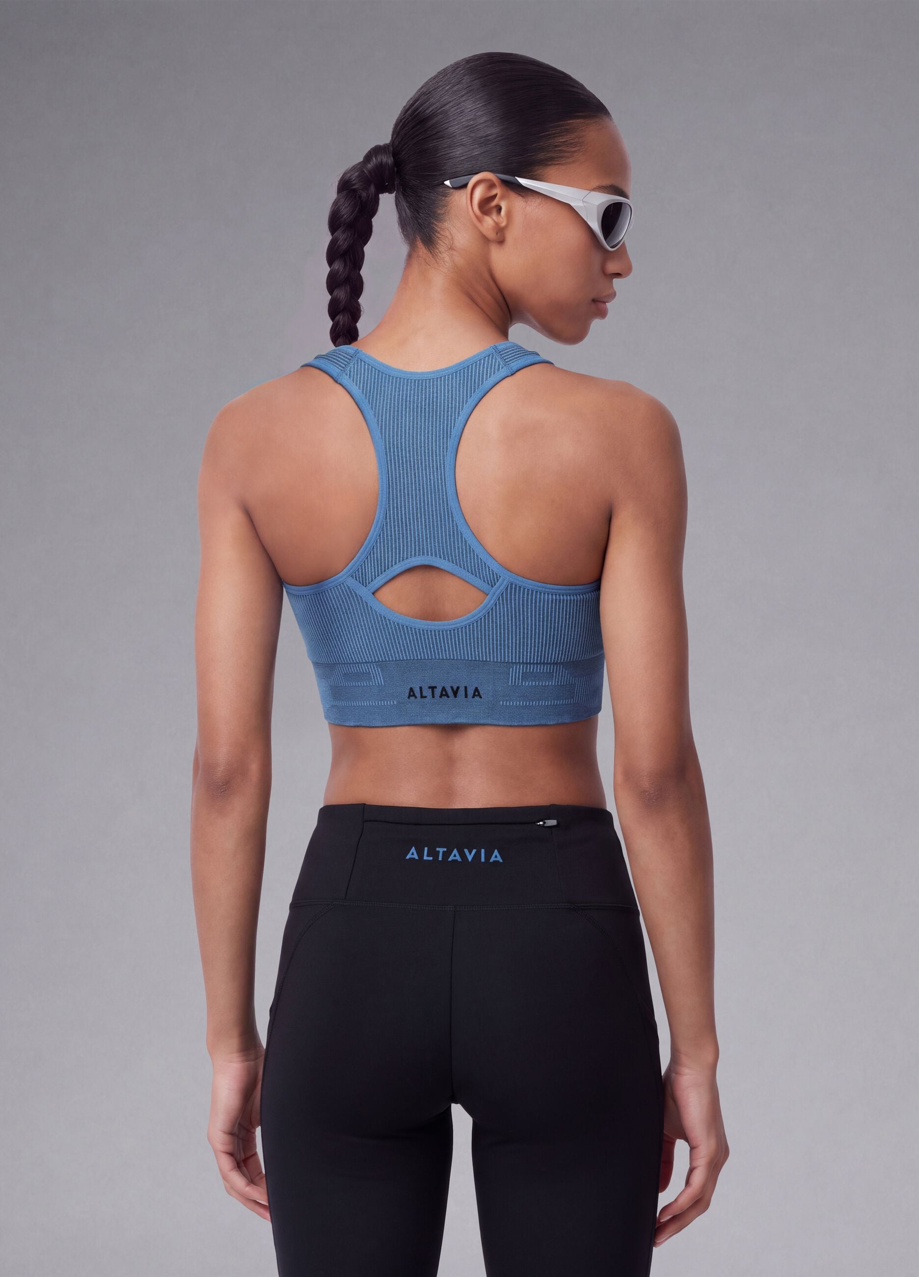 Top tecnico blu in tessuto elasticizzato traspirante ALTAVIA