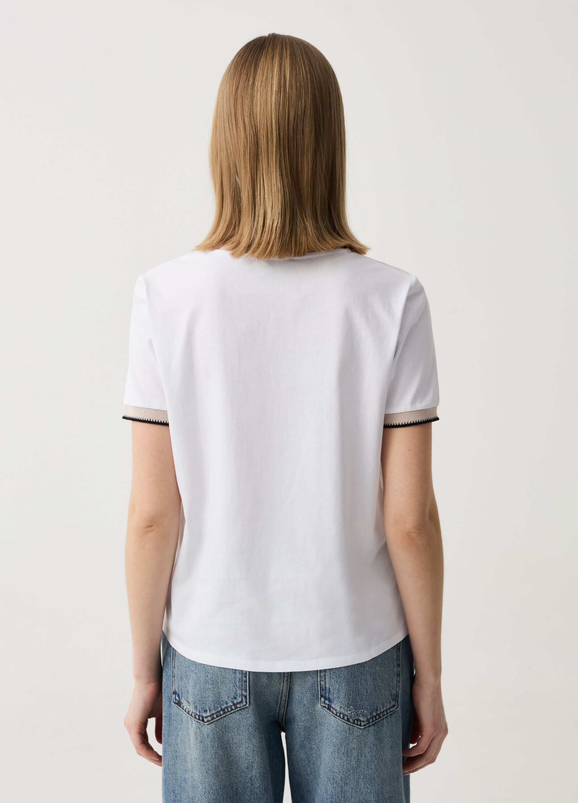 T-shirt with V neck and striped edging