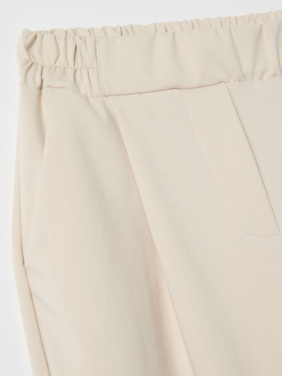 Cropped chino trousers with turn-ups_5