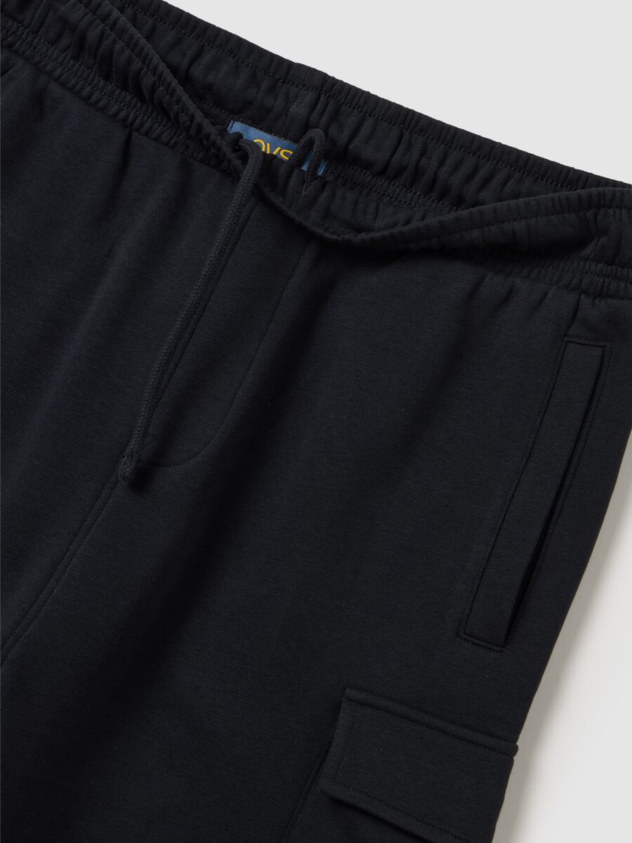 Men's black cotton blend regular fit shorts with pockets_5