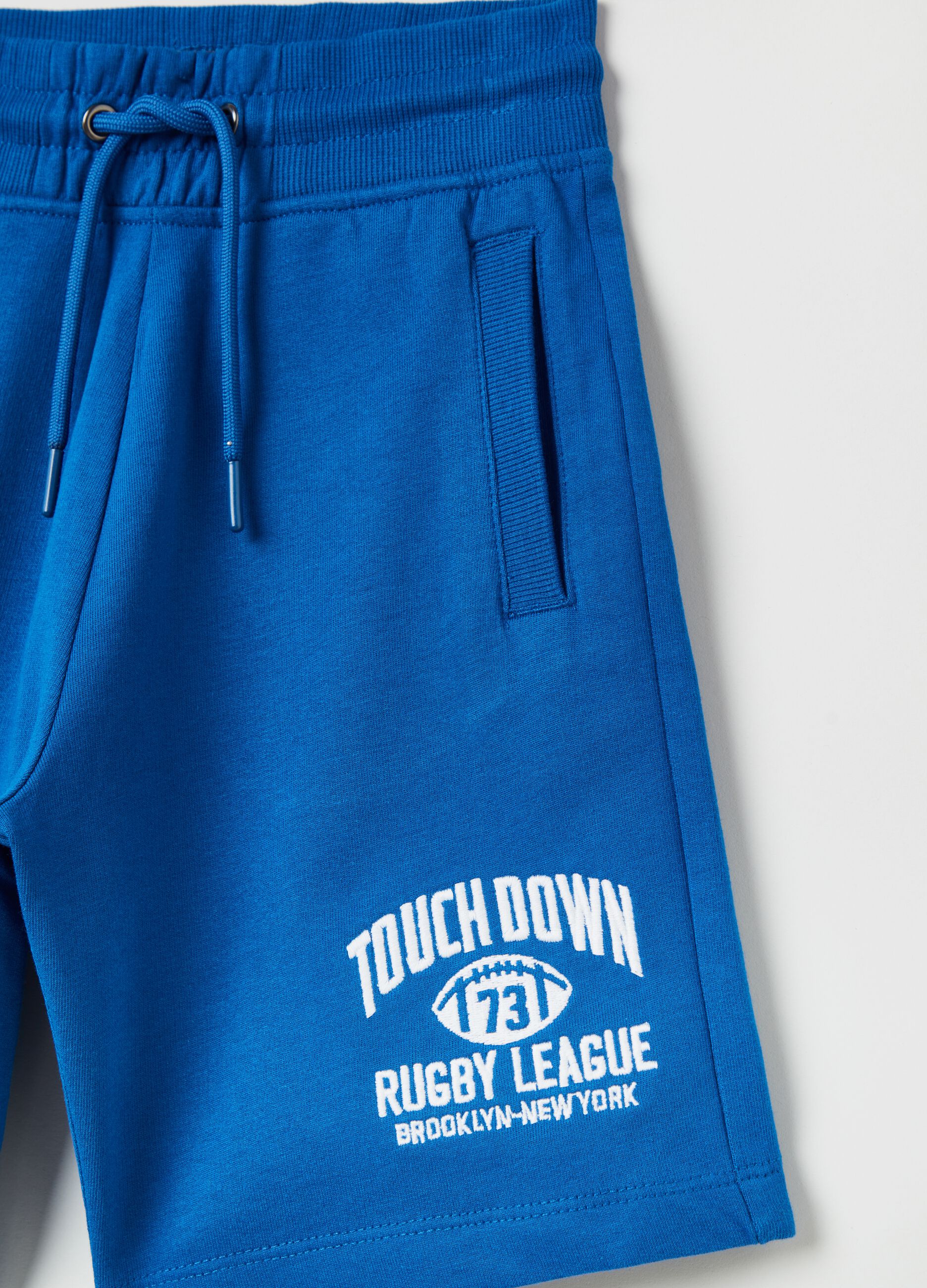 Bermuda jogger con ricamo lettering_2