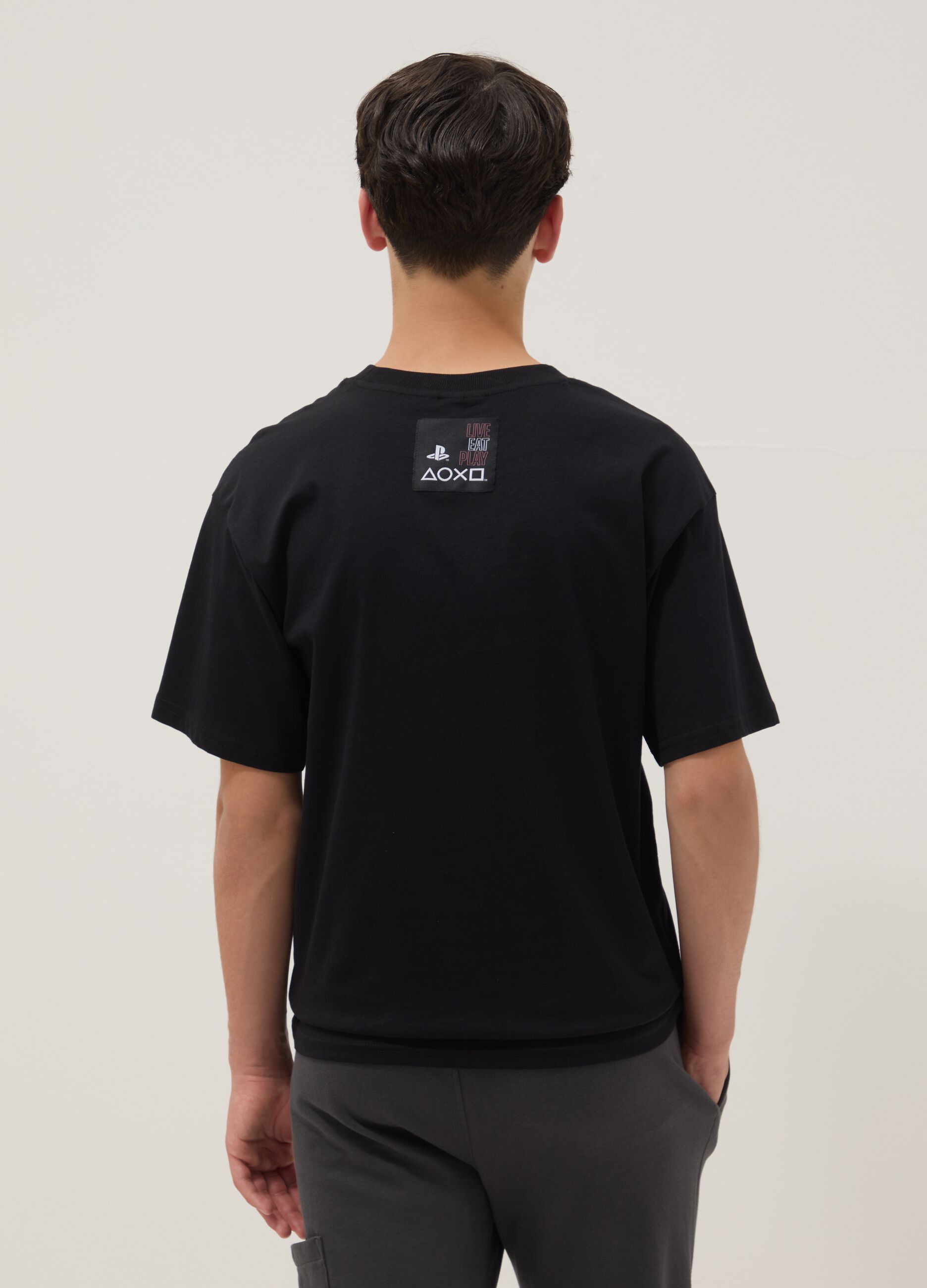 Boys&rsquo; black PlayStation logo T-shirt in 100% cotton, relaxed fit