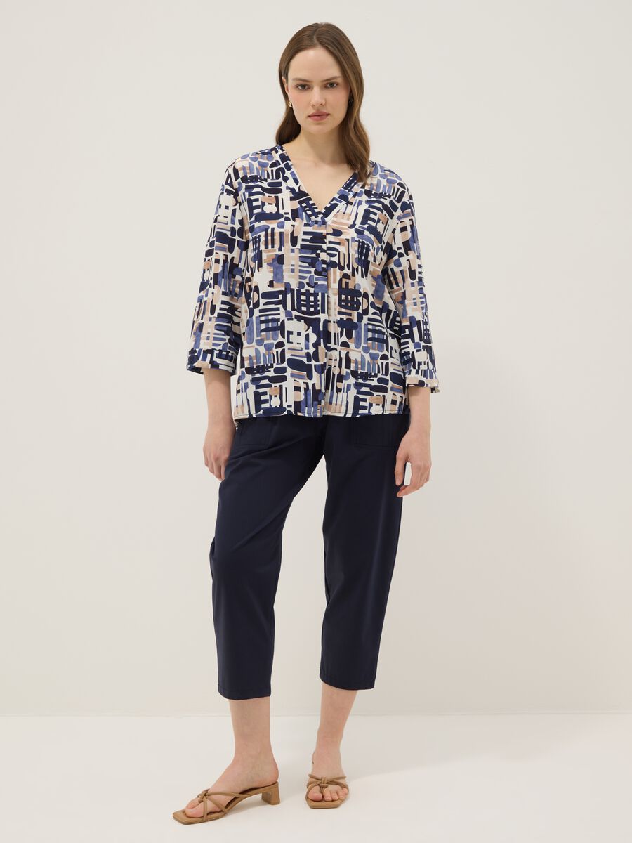 Pantaloni blu in cotone elasticizzato con fascia elastica in vita regular fit_0