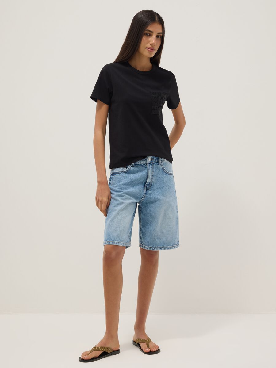 T-shirt in puro cotone nera regular fit con taschino ricamato_1