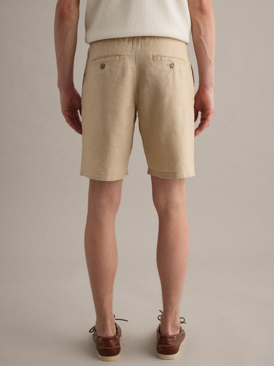Bermuda beige in puro lino con vita elasticizzata_3