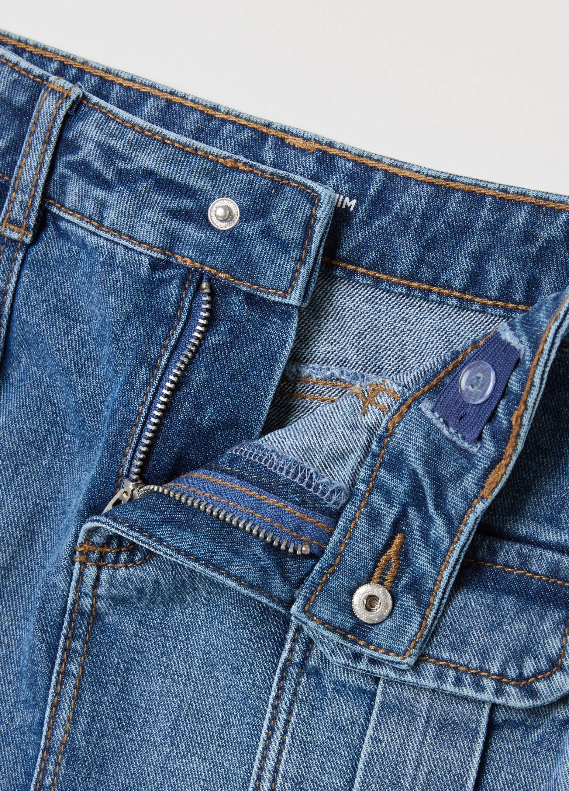 Minigonna in denim con tasche 