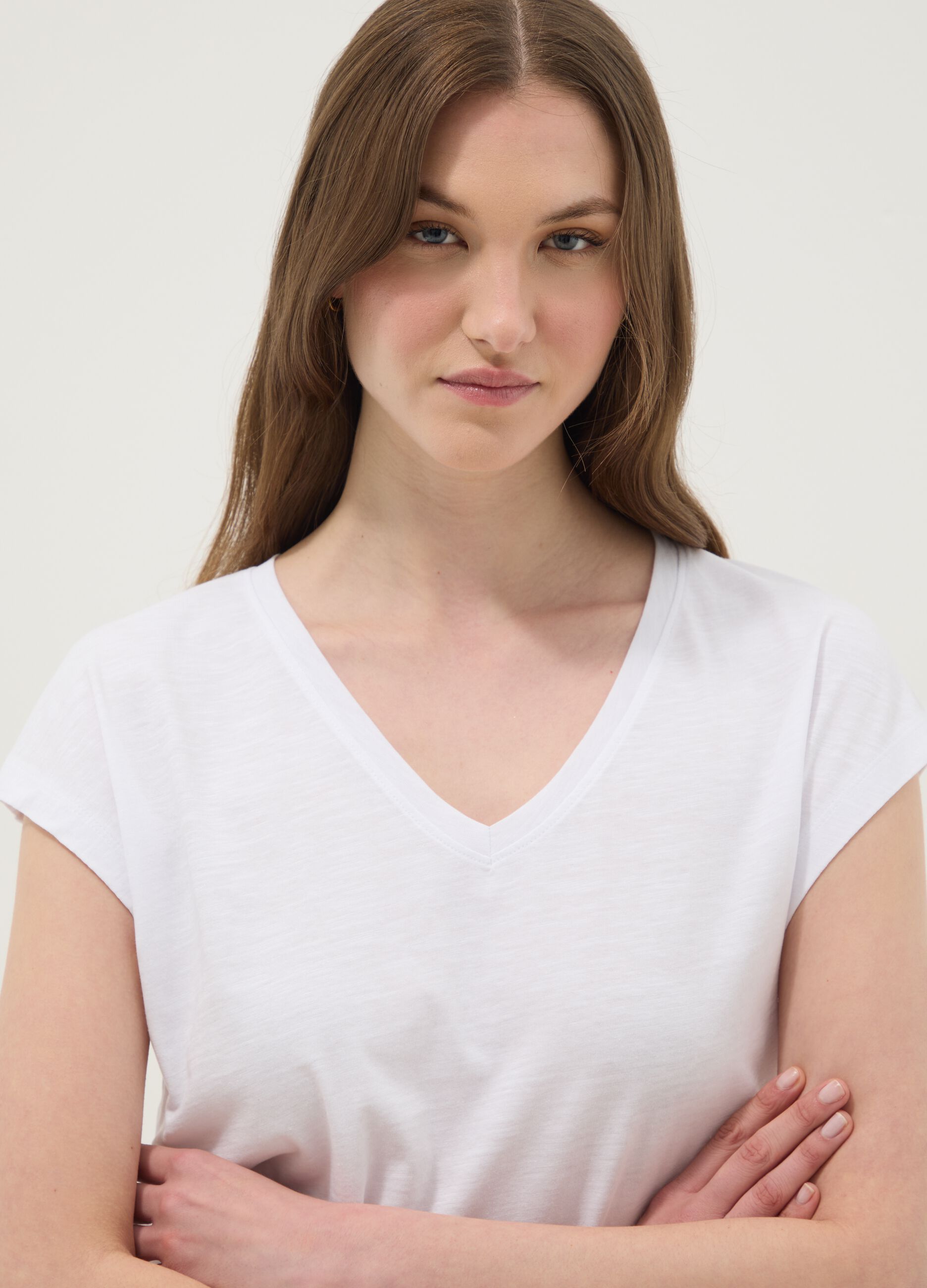 White pure cotton V-neck T-shirt