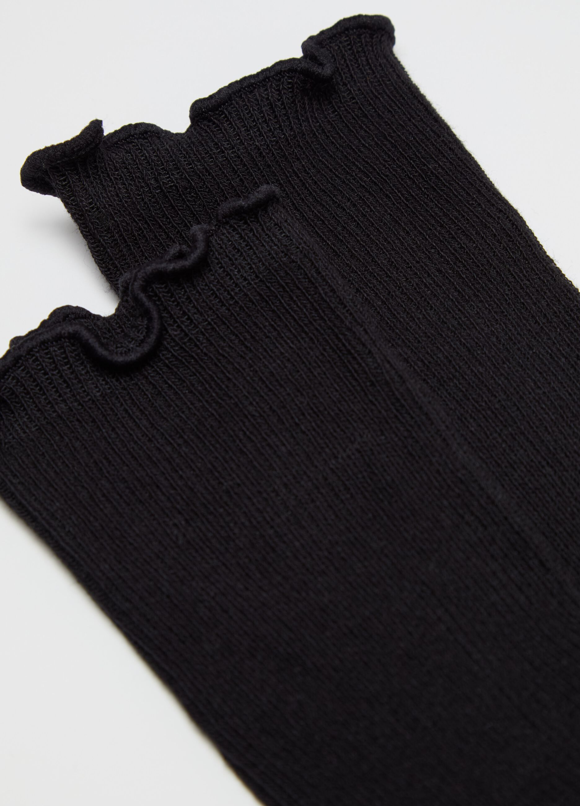 Three-pair pack short socks with gathered edging
