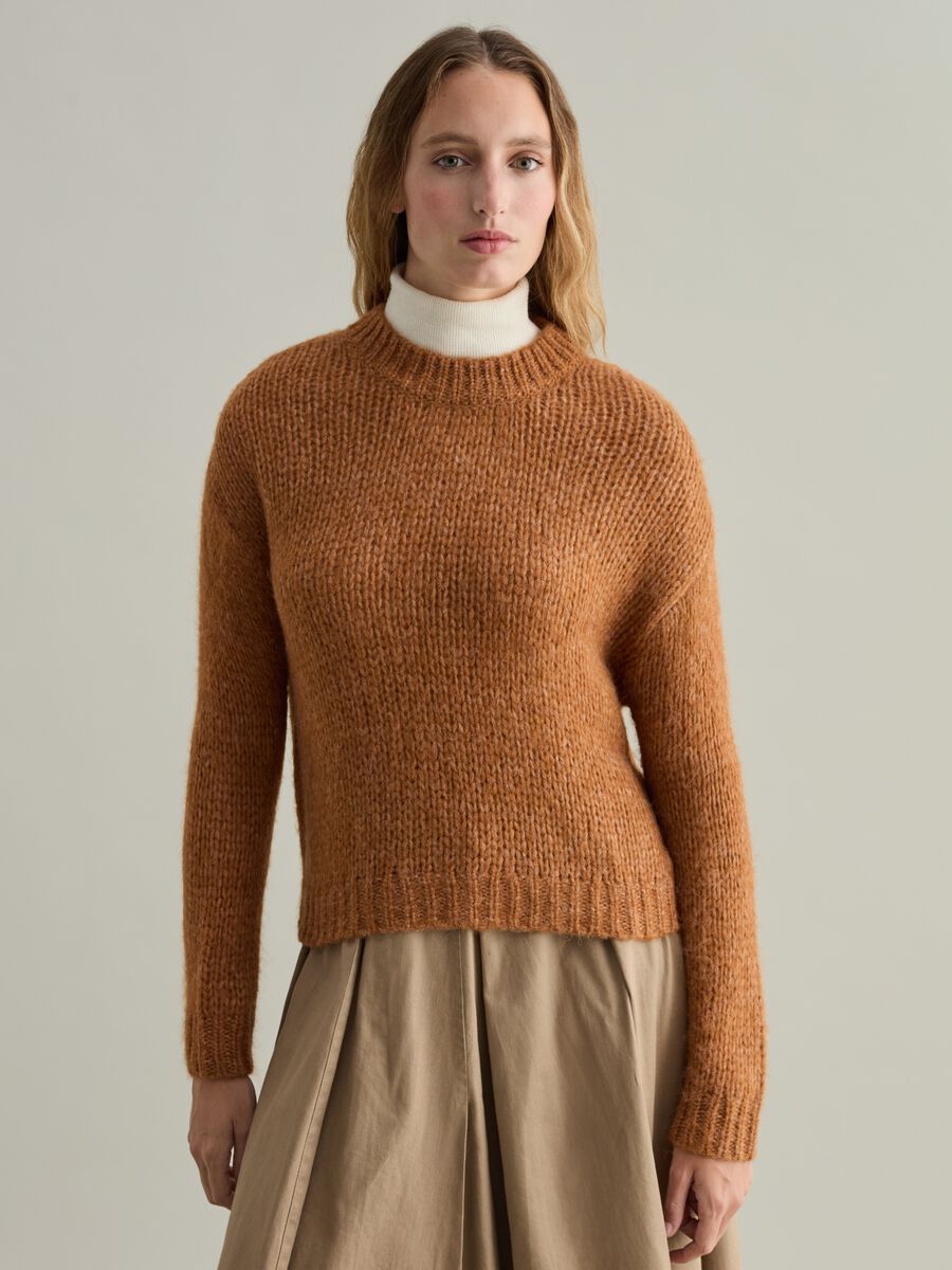 Ribbed pullover with round neck_0