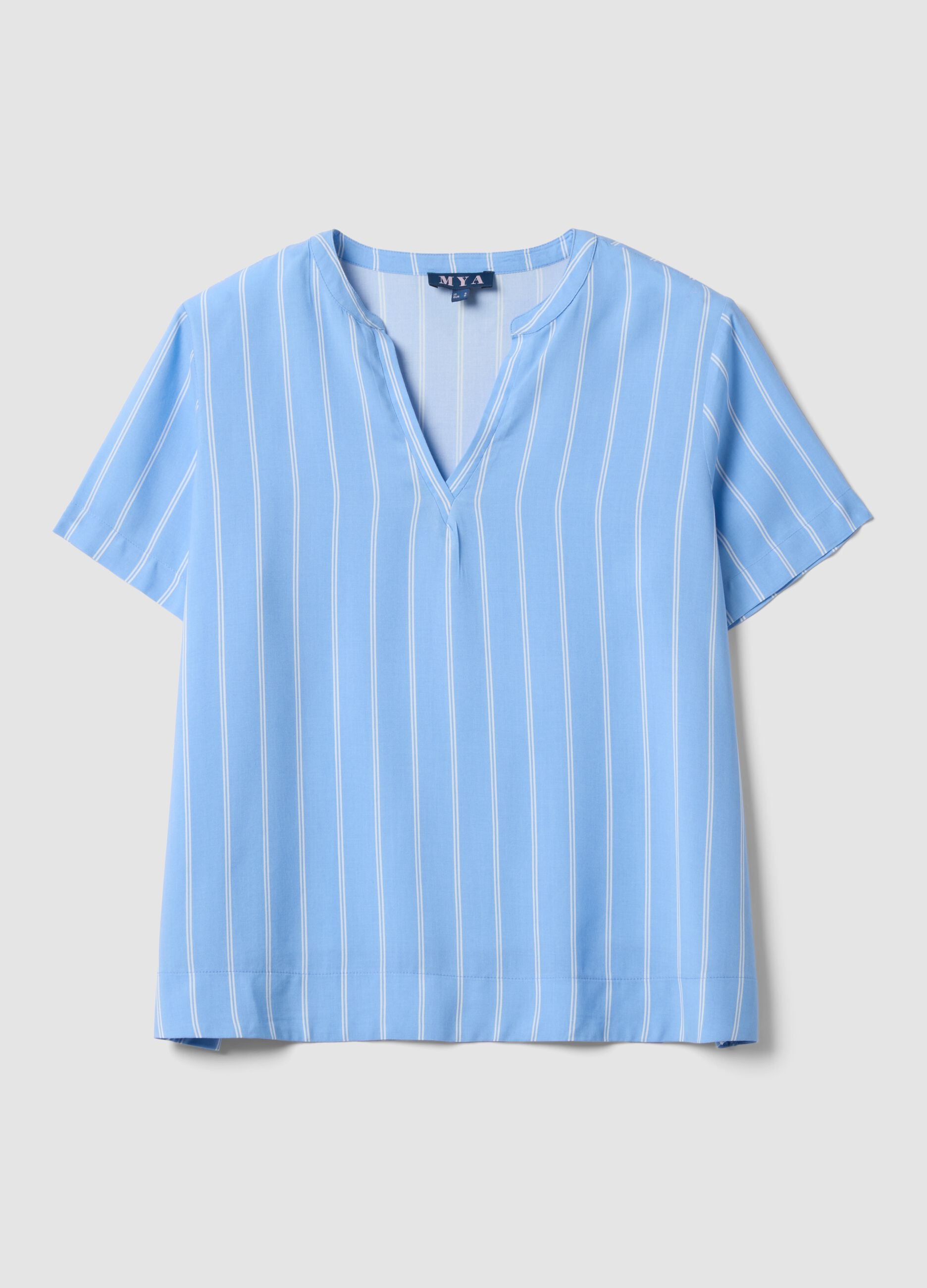 Blusa azzurra a righe in pura viscosa con collo coreano regular fit