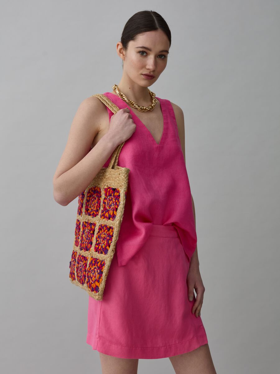 Sleeveless blouse in linen with V neck_1