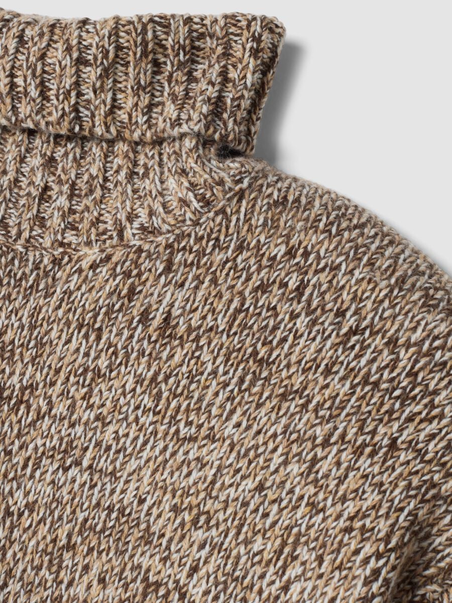 Maglione marrone dolcevita in misto lana over fit_1