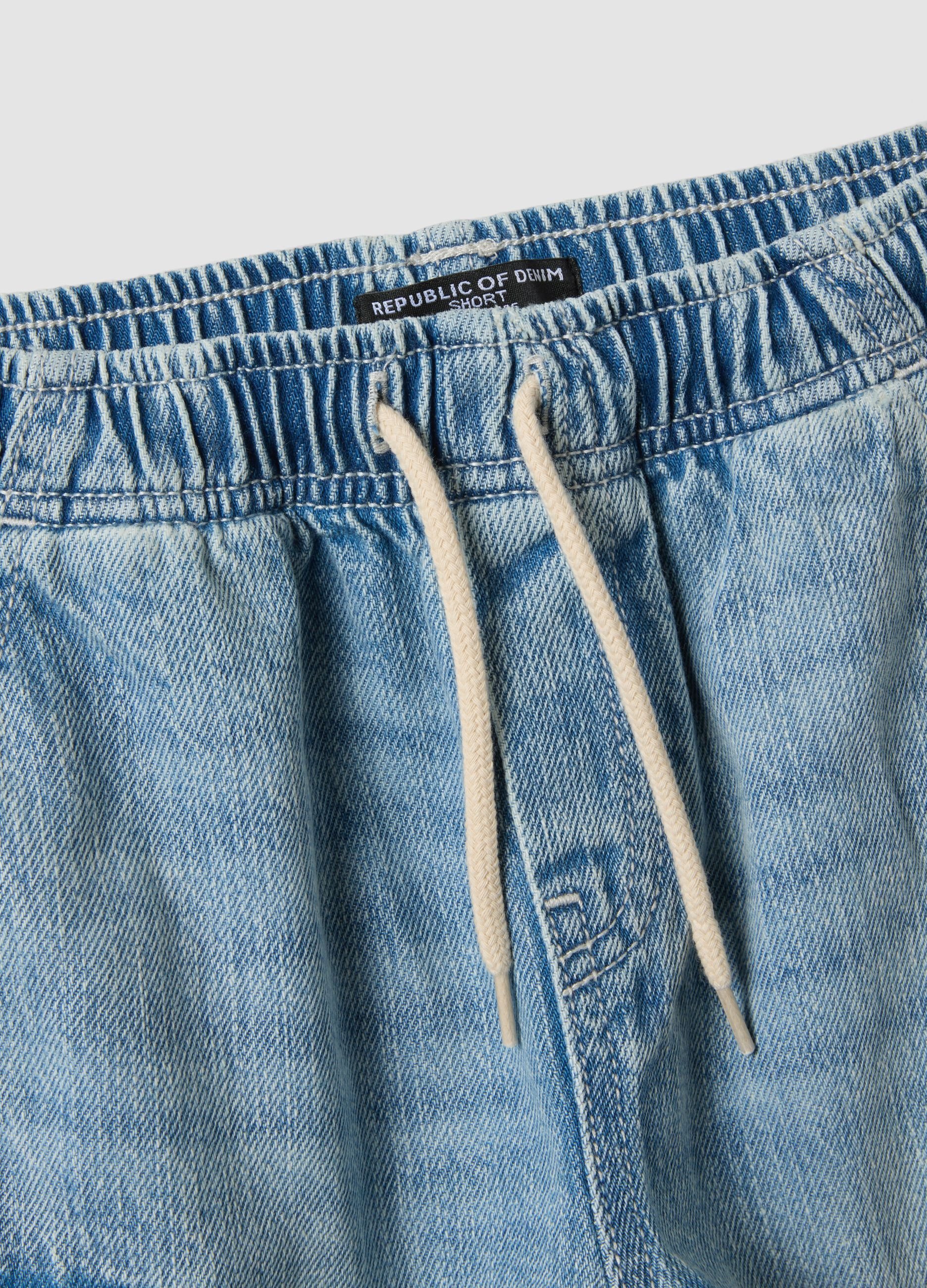 Light blue denim cargo shorts in pure cotton