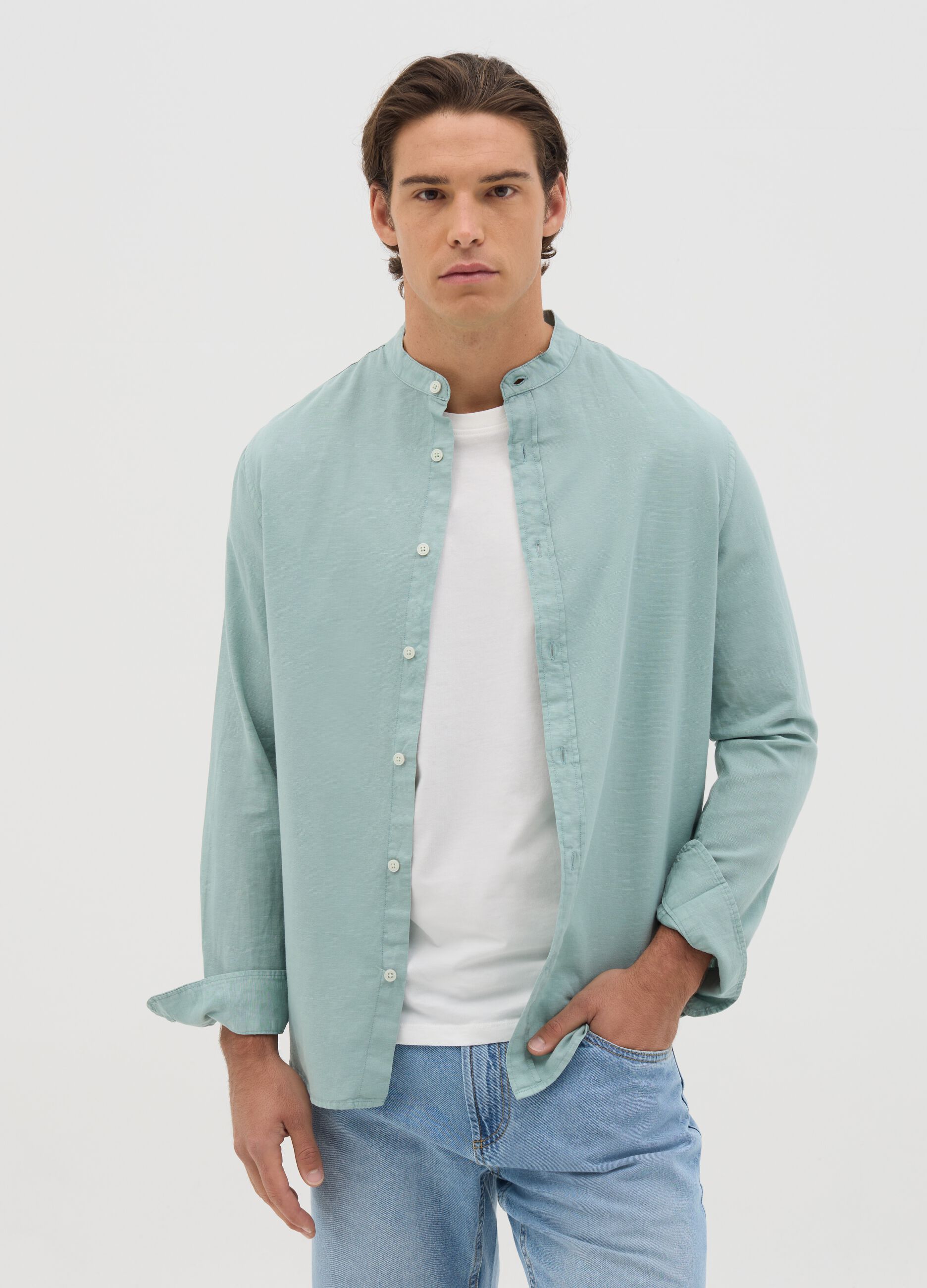 Light blue shirt in cotton and linen with Mandarin collar