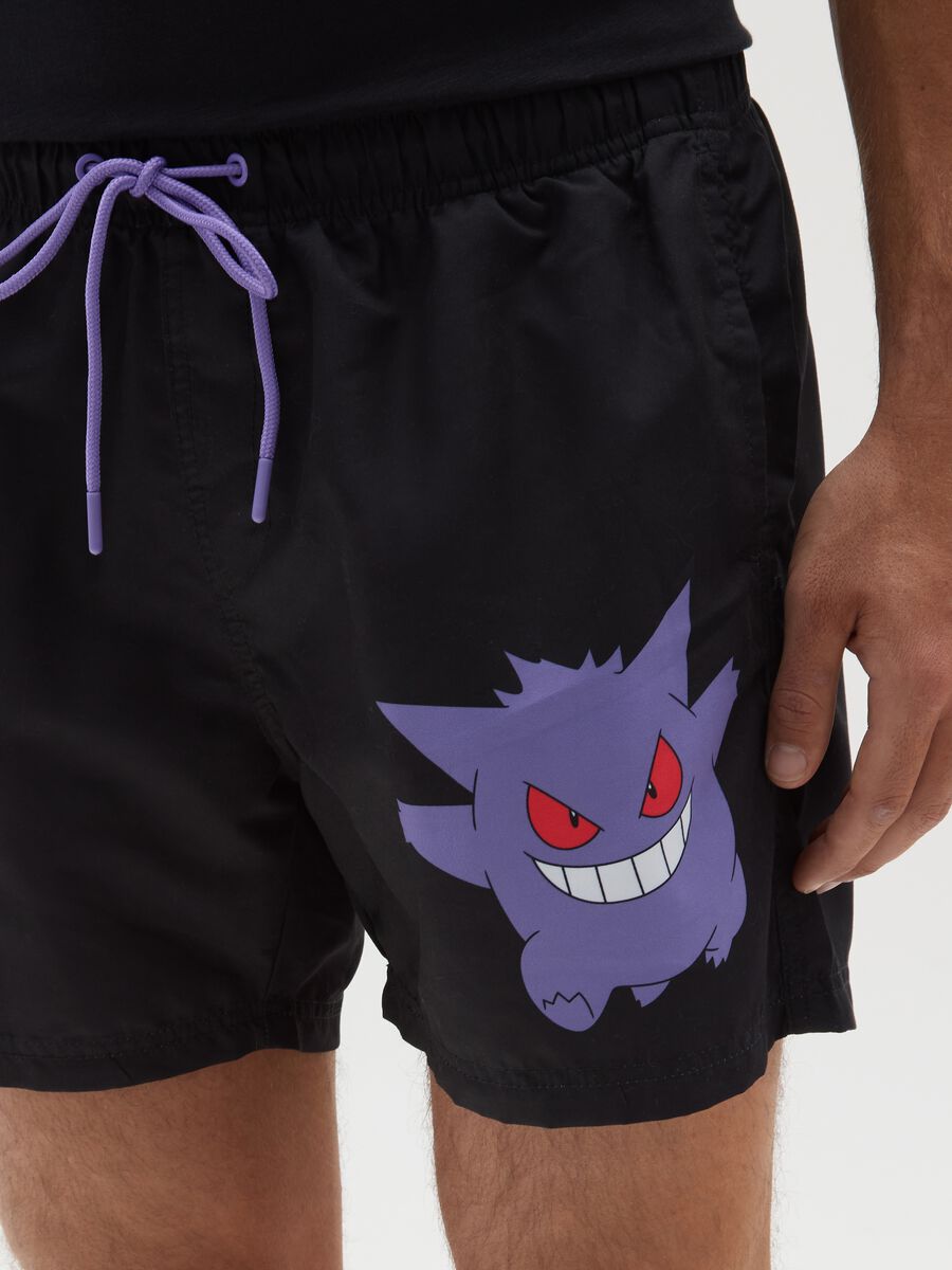 Shorts da uomo in nero con stampa Pokémon_2
